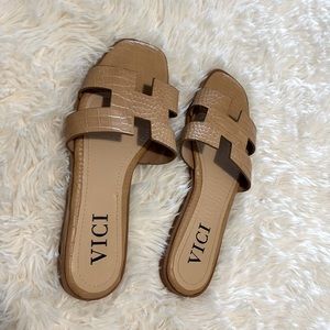 New vici sandals
